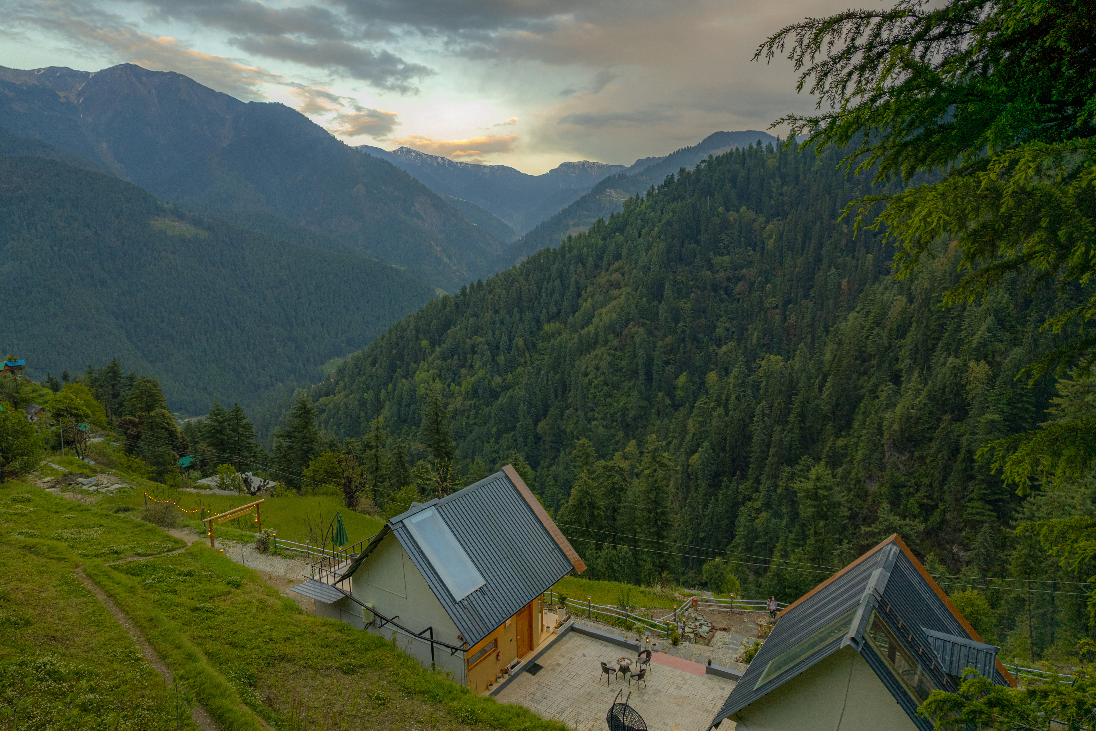 Evening light over the forested ridges of the Banjar valley seen from above Mandukya